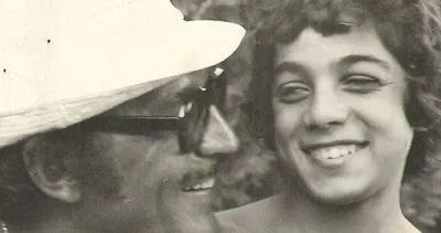 Anne babasının izinden gidip Türk sinemasına adını yazdırdı! Şimdilerde çok ünlü bir oyuncu olan bu çocuğu tanıyabildiniz mi?