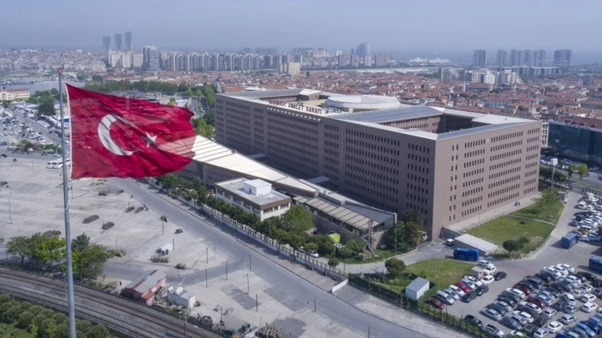 Meslektaşını dolandıran savcıya milyonluk ceza Meslektaşını dolandıran savcıya milyonluk ceza