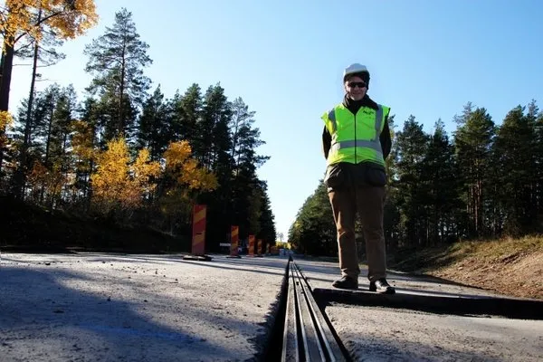 Dünyanın ilk elektrikli yolu açıldı