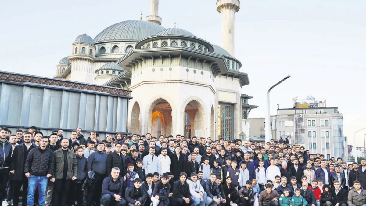 Taksim Camisi’nde Gazze’ye dua