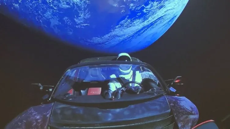 Uzaydaki arabanın Dünya’ya çarpma ihtimali...