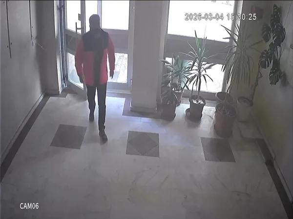 nagihani-basindan-vurarak-katletmisti-caniden-piskin-bahane-herkesi-oldurecegim-diyerek-kapiya-ates-acti-1791531218771.jpg