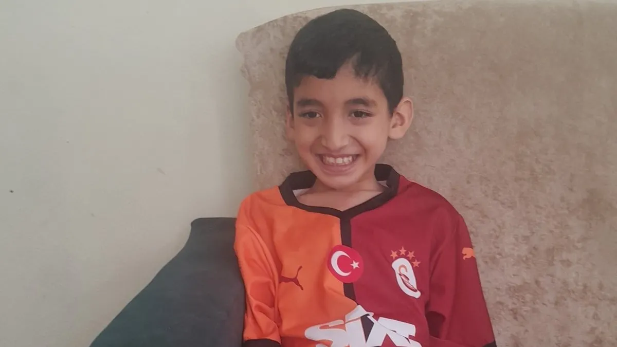 Serabral palsi hastası Hüseyin yardım eli bekliyor