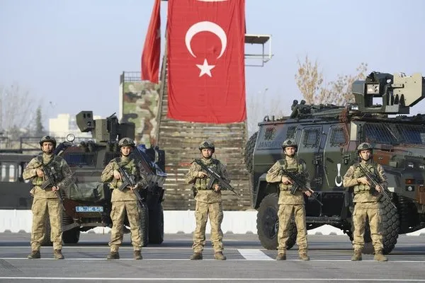 Jandarma yeni kıyafetleri ile görev başında
