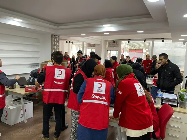 deprem-bolgesinde-ihtiyac-duyulan-malzemeler-kizilay-listeyi-guncelledi-1676546843749.jpg