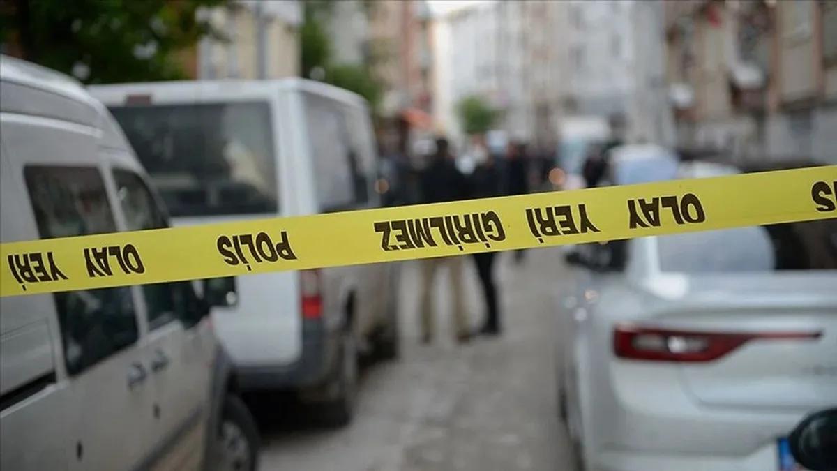 Antalya'da gençler arasındaki kavgayı ayırmak isteyen Ali Küçük bıçaklandıktan sonra hastanede hayatını kaybetti.