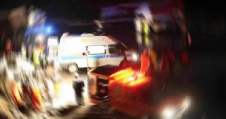 Niğde’de TIR ile çarpışan otomobildeki 1 kişi öldü, 4 kişi de yaralandı.