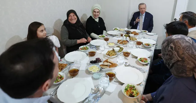 baskan-erdogan-vatandasin-evinde-iftar-yapti-1741109755825.jpg