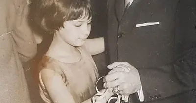 Ünlü sanatçı Safiye Soyman 14 yaşında anne olmuştu... Bir yanında kızı bir yanında oğlu Safiye Soyman’ı görenler gözlerine inanamadı...