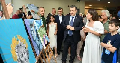 Trabzon'da açılan “Renklerin yolculuğu” resim sergisi büyük ilgi görüyor #trabzon