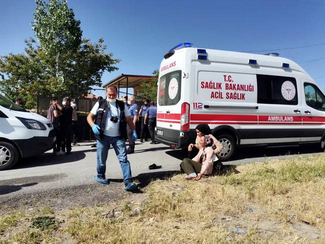 kayseride-vahset-baba-ve-oglu-olduruldu-1622185555846.jpg Kayseri'de akrabaların kavgasında baba ve oğlu öldürüldü - 2