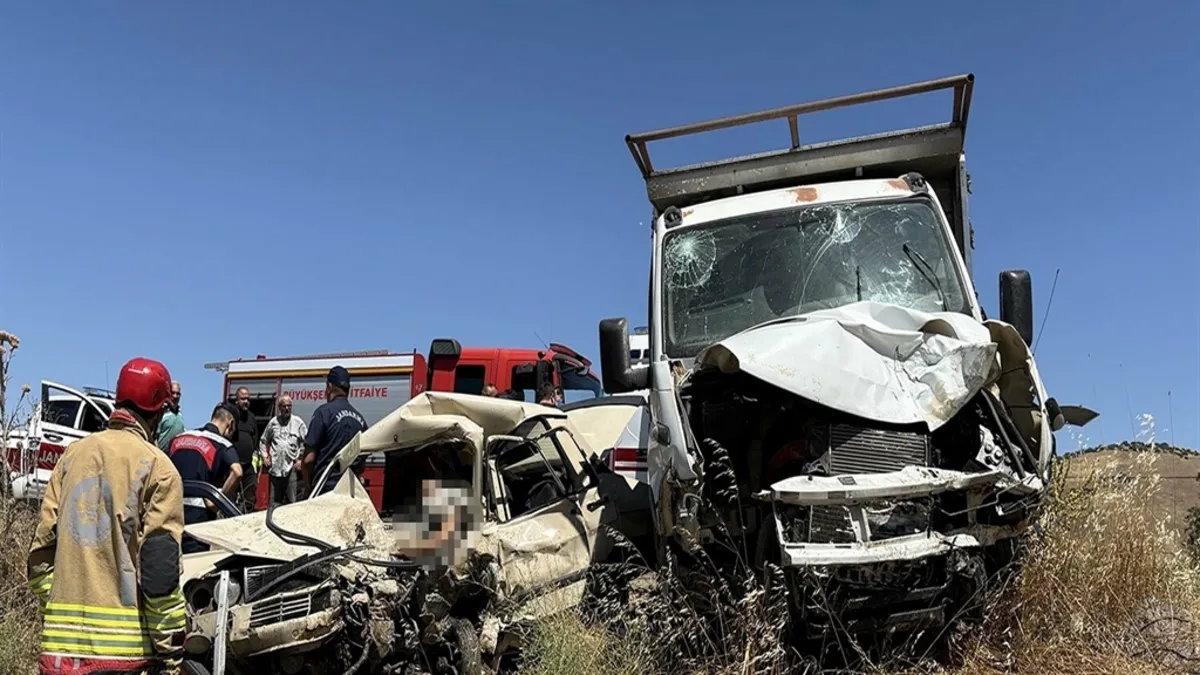 Manisa’da feci kaza! Otomobil kamyonet ile çarpıştı: 1 ölü 1 yaralı Manisa’da feci kaza! Otomobil kamyonet ile çarpıştı: 1 ölü 1 yaralı