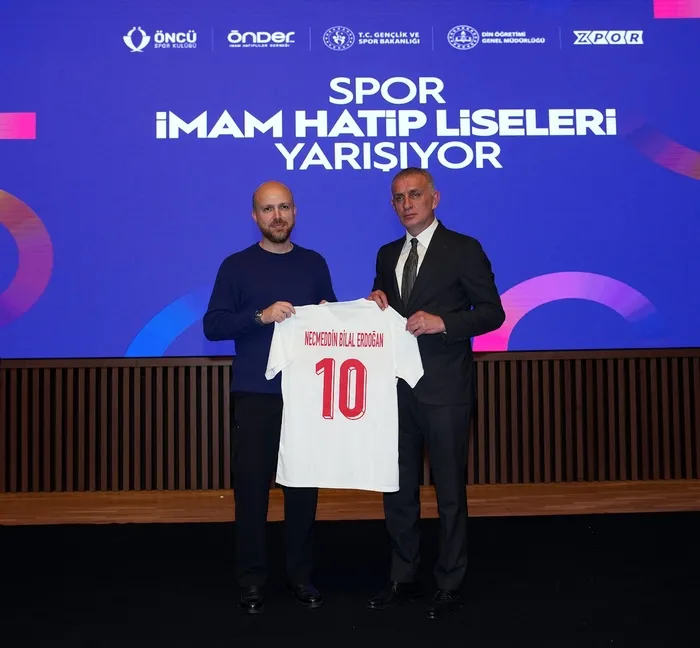 tff-baskani-spor-imam-hatip-liseleri-yarisiyor-programina-konuk-oldu-1762641307977.jpeg