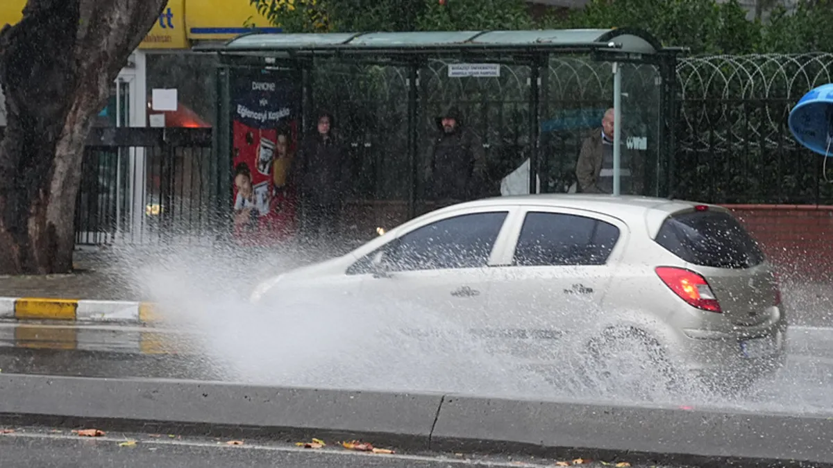 Meteoroloji’den 15 il için sarı kodlu uyarı: Kuvvetli sağanak geliyor: İstanbul için alarm verildi Meteoroloji’den 15 il için sarı kodlu uyarı: Kuvvetli sağanak geliyor: İstanbul için alarm verildi