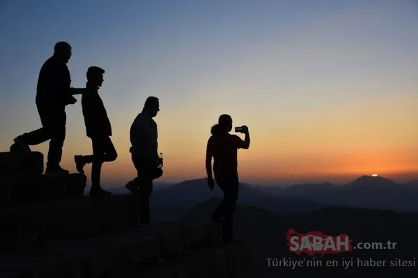 'Dünya mirası' Nemrut'a ziyaretçi akını...