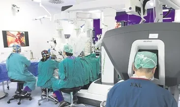 Robot yutaktaki tümörü çıkardı