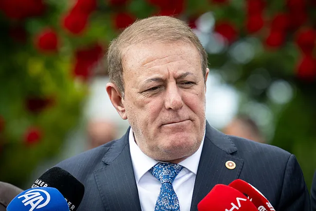 chp-aydin-milletvekili-huseyin-yildiz-olaylarin-sorumlusu-basta-ozgur-ozel-ve-arkadaslari-1779815822994.jpeg CHP'li vekillerden Kemal Kılıçdaroğlu'na ziyaret: Olayların sorumlusu Özgür Özel'dir