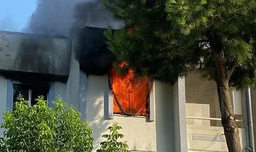 Evi alev topuna döndü! Uyuyan şahsı komşuları kurtardı #kocaeli