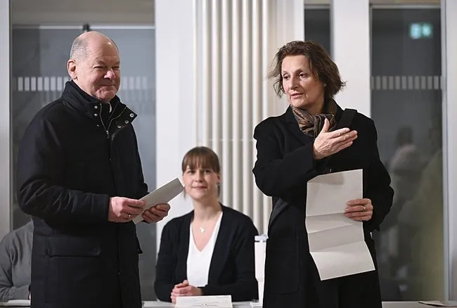 Almanya’da sandıktan yine üçlü koalisyon çıktı! İlk sonuçlar geldi...