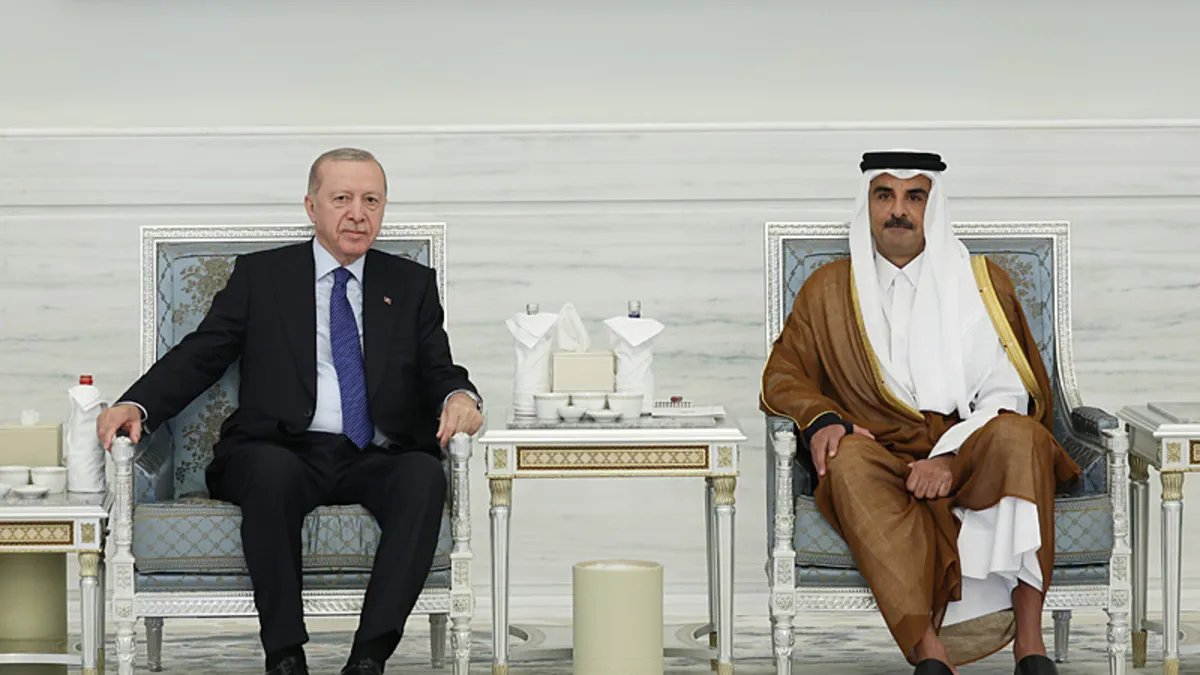 Başkan Erdoğan’dan Katar Emiri Al Sani’ye taziye ziyareti Başkan Erdoğan’dan Katar Emiri Al Sani’ye taziye ziyareti