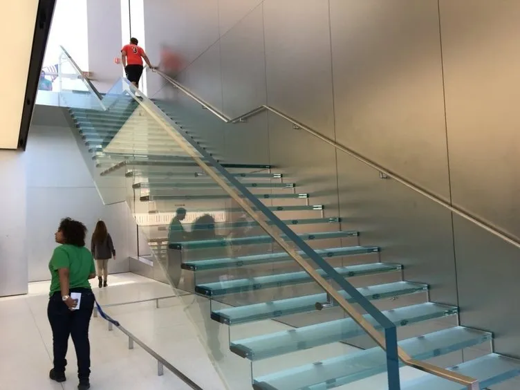 Apple’dan milyon dolarlık merdiven