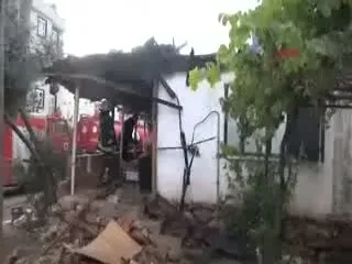 Antalya'da Gecekondu yangını korkuttu