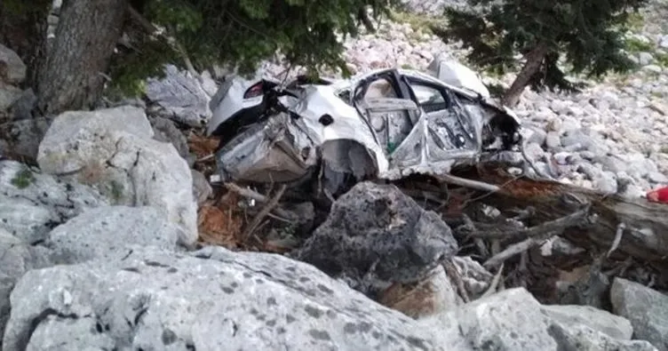 Antalya’da otomobil şarampole devrildi: 2 ölü, 2 yaralı
