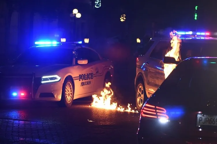 ABD'de öfke kaosa döndü| Washington'da sokağa çıkma yasağı ilan edildi! George Floyd'un öldürülmesinin ardından başlayan protestolarda son dakika gelişmeler...