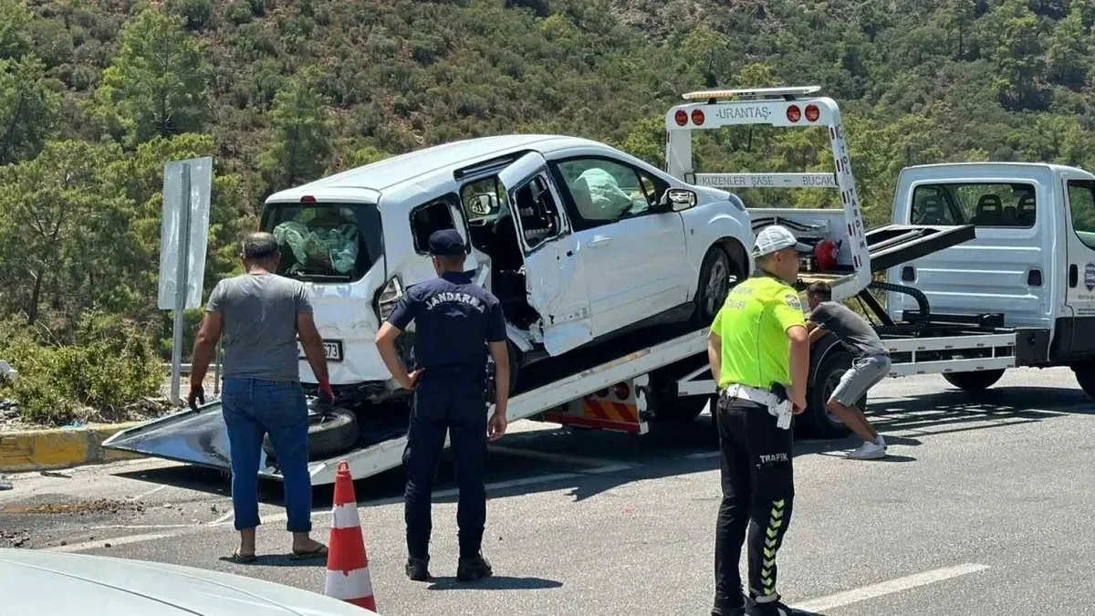 Göcek’te feci kaza! İki otomobil çarpıştı: 1 ölü, 10 yaralı