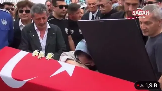 Türkan Şoray cenazede gözyaşlarına boğuldu! Cüneyt Arkın'ın tabutuna sarılıp... | Video