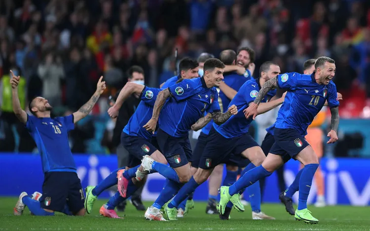 euro-2020de-ilk-finalist-italya-oldu-jorginhonun-penaltisi-cok-konusuldu-1625634864420.jpg