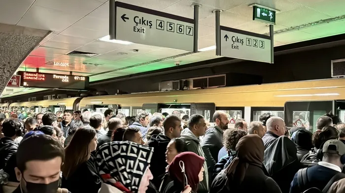 uskudar-samandira-metro-hattinda-ariza-seferler-aksadi-1713767427078.jpg