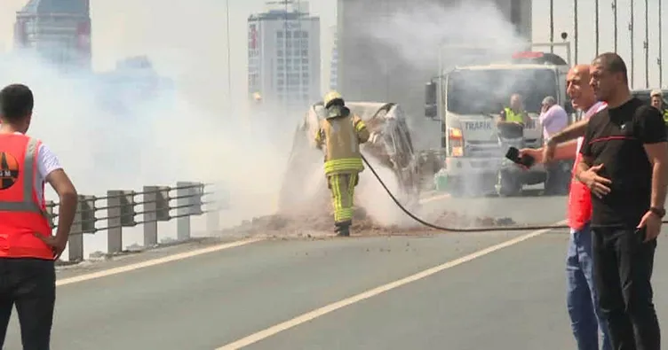 15 Temmuz Åehitler Köprüsü üzerinde bir araçta yangın çıktı. Yangına müdahale edilirken, köprü tek taraflı trafiÄe kapatıldı. ile ilgili görsel sonucu