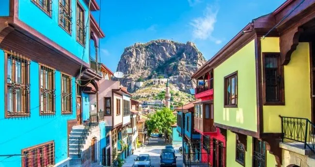 Afyon’un Neyi Meşhur? Afyon’un Nesi Ünlü, Meşhur Yöresel Yemekleri, Tatlıları, İçecekleri, Yiyecekleri Neler?