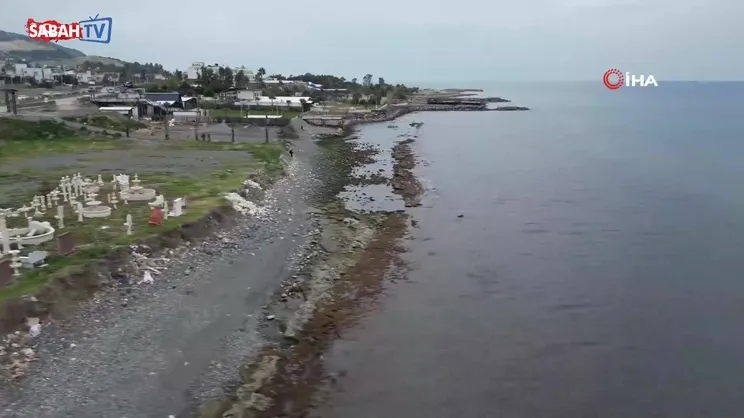 Hatay'da deniz 20 metre çekildi | Video