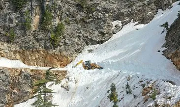 Antalya’da, karla kaplı yayla yolları açıldı