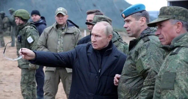 Putin Ukrayna savaşında görev yapan saha birliklerinin çalışmalarını denetledi