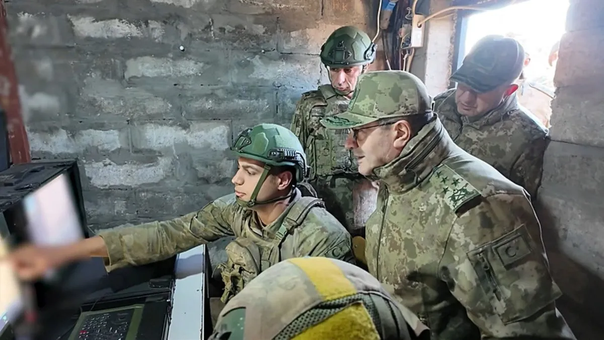 Kara Kuvvetleri Komutanı Orgeneral Bayraktaroğlu Hakkari’de incelemelerde bulundu
