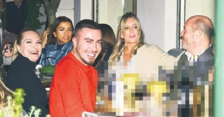 Saba Tümer yine şen şakrak