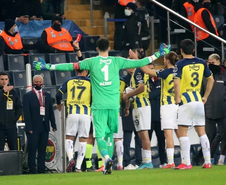 Son dakika: Fenerbahçe’de Trabzonspor derbisi sonrası Zorbay Küçük isyanı! Hakeme sordum...