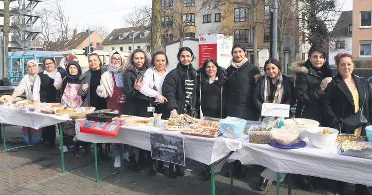 Hamur açıp 4 bin euro topladılar
