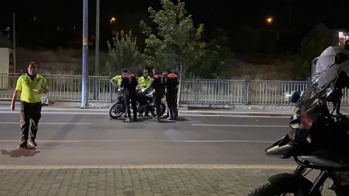 Kayseri’de motosikletli polis kaza yaptı: 1 yaralı Kayseri’de motosikletli polis kaza yaptı: 1 yaralı