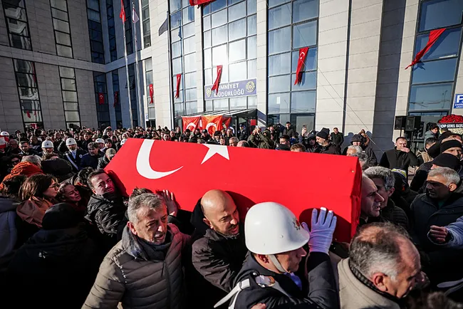 SON DAKİKA... Türkiye şehitlerini uğurladı: Yalova'da şehit düşen 3 kahraman polisimiz için cenaze töreni düzenlendi