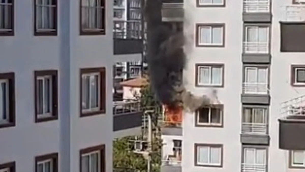 Apartmanda korkutan yangın: Daire kullanılamaz hale geldi!