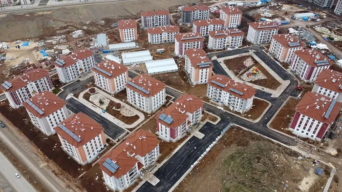 Bakan Kurum: Her 3 depremzededen 2'si evlerine kavuştu