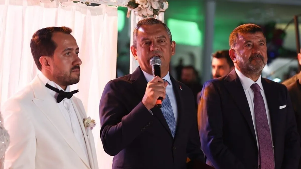CHP’li Veli Ağbaba’nın makam şoförü Gaffar Çiçek gözaltına alındı CHP’li Veli Ağbaba’nın makam şoförü Gaffar Çiçek gözaltına alındı