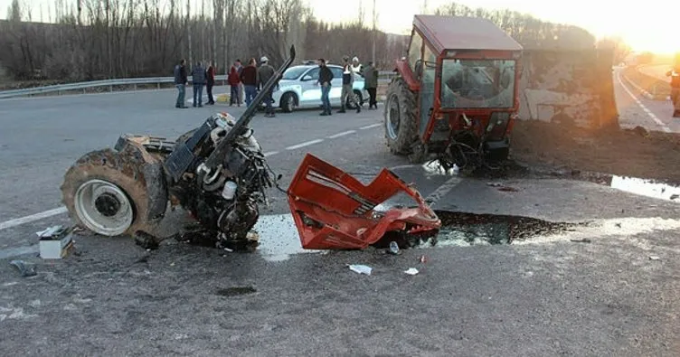 Tırın çarptığı traktör ikiye ayrıldı: 2 yaralı