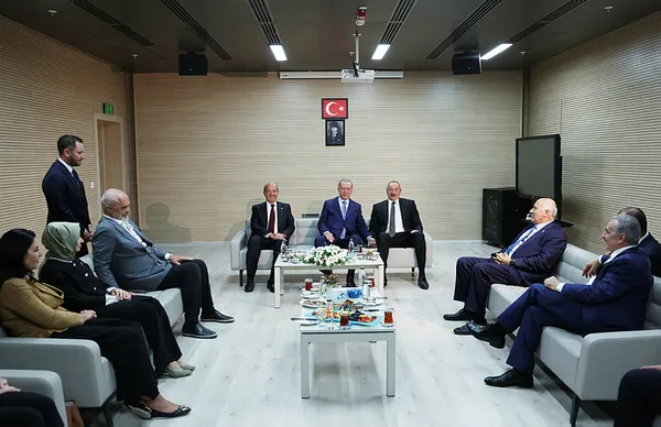 konyada-3lu-zirve-baskan-erdogan-ersin-tatar-ve-ilham-aliyev-ile-bir-araya-geldi-1660067618591.jpg Konya'da 3'lü zirve! Başkan Erdoğan, Ersin Tatar ve İlham Aliyev ile bir araya geldi