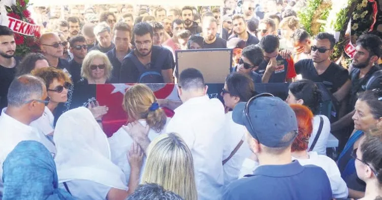 ‘Altın elbiseli adam’a veda korteji