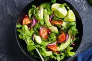 Avokadolu Kahvaltı Salatası Kaç Kalori? Avokadolu Kahvaltı Salatası Kaç Kalori?